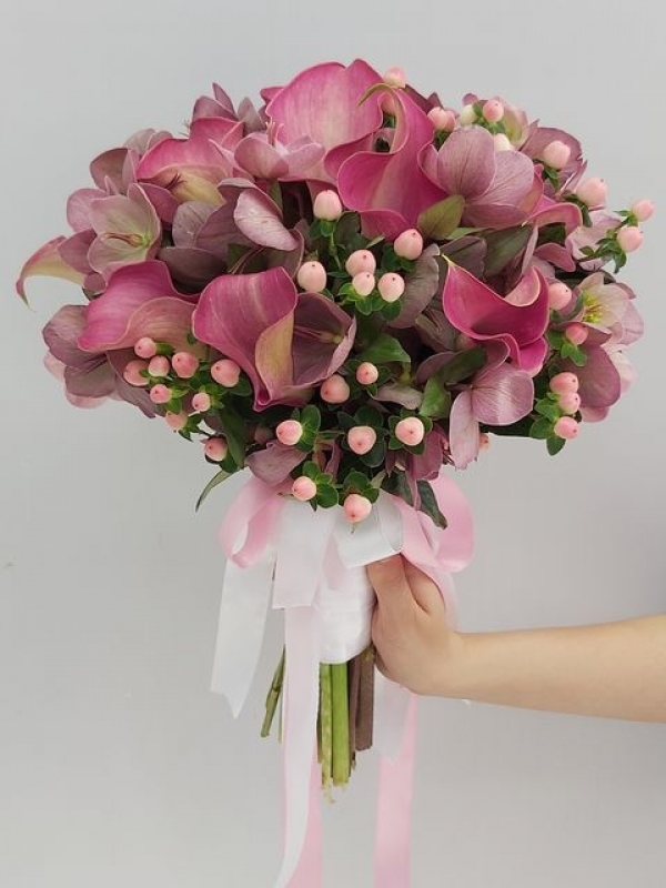 Gala Bridal Hand Bouquet